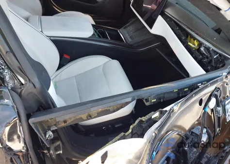 2022 Tesla Model S Plaid Tri Motor All-Wheel Drive z USA, uszkodzony, nr VIN 5YJSA1E60NF472071